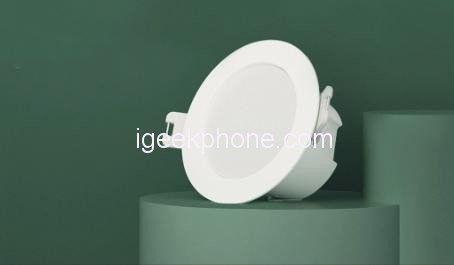 Умный потолочный светильник Xiaomi стоит всего 5 долларов