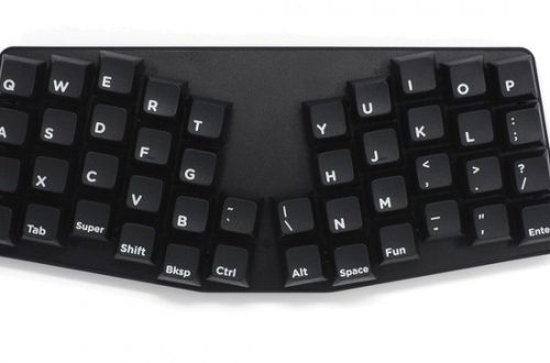 Размеры миниатюрной механической клавиатуры Atreus с полноразмерными клавишами — 24,3 х 10,0 х 2,8 см