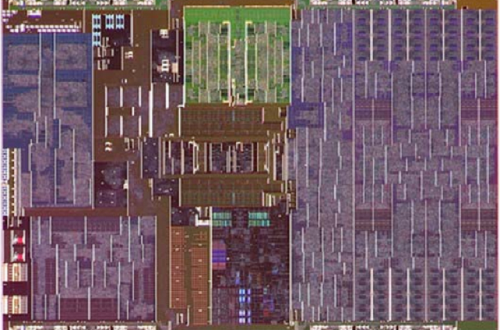Фото кристалла самого необычного процессора Intel. Четыре крошечных ядра и огромный GPU
