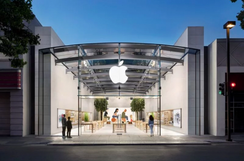 Apple откроет магазины в первой половине апреля. Но не все сразу