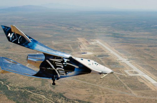 Космический корабль SpaceShipTwo совершил первый полет с посадкой на полосу Spaceport America