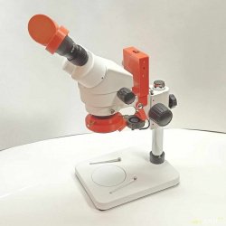 Приставка к оптическому микроскопу: автономные подсветка и обдув