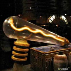Египетская лампа накаливания и компьютерная мышь Red Fruit
