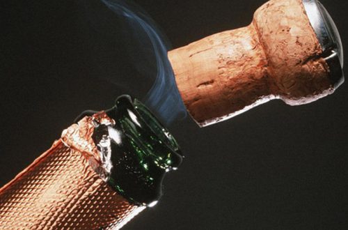 ТОП 10 лайфхаков для шампанского: как открыть, налить и выпить